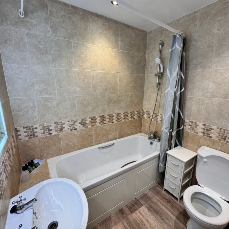 Petrel The Waterfront Inn Bed & Breakfast Image