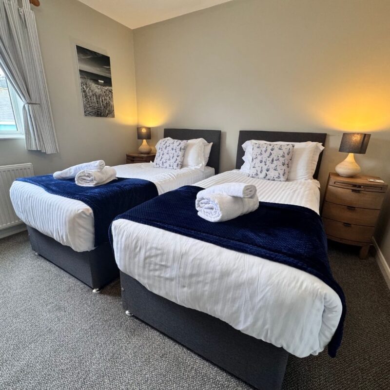Teal Waterfront Inn B&B Twin Room image