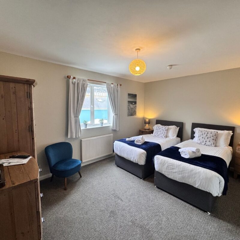 Teal Waterfront Inn B&B Twin Room image